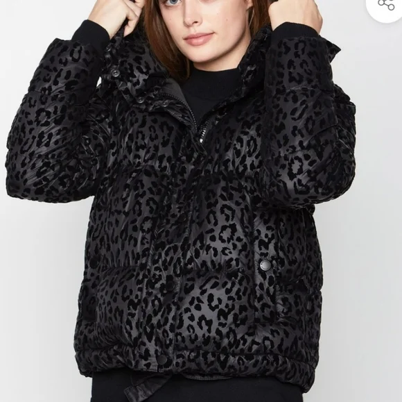 BCBG Generation Hooded Midweight Puffer Black Leopard Jacket size Small - Picture 13 of 13